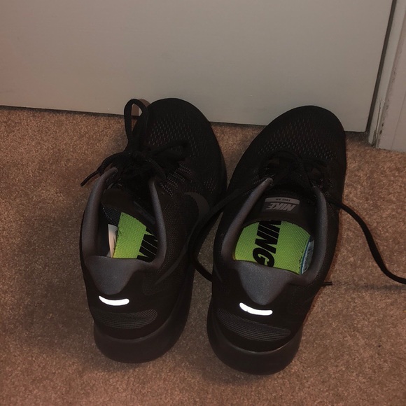 All black Nike free runs - Picture 3 of 5